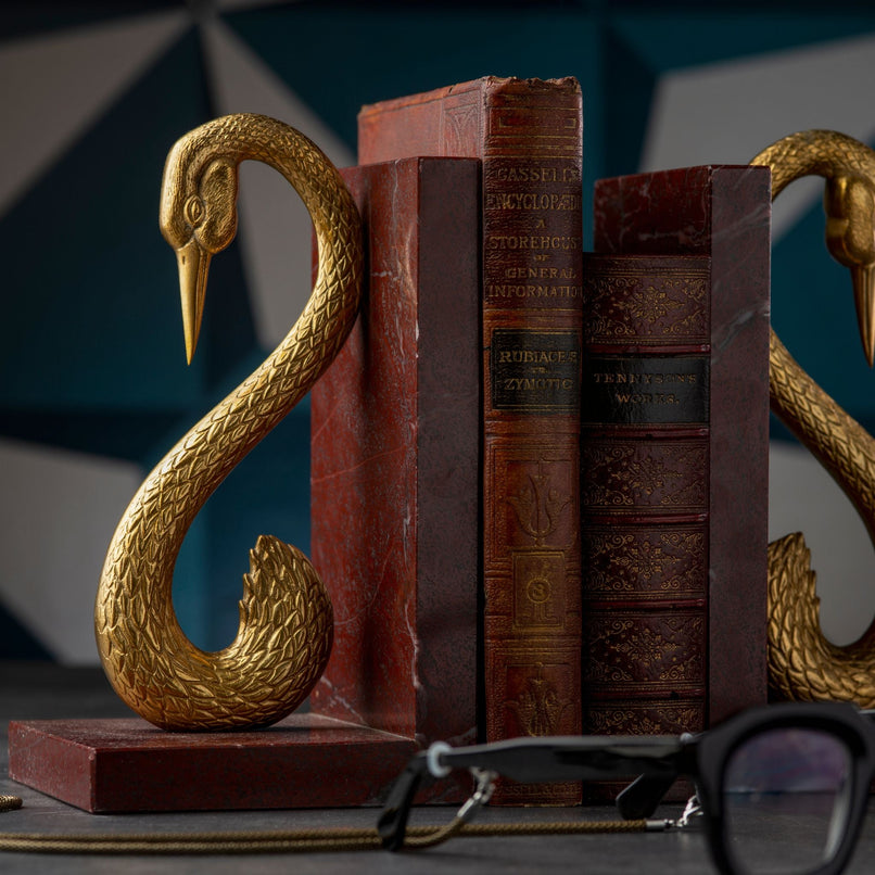 Belle marble bookend with brass swans - ilbronzetto