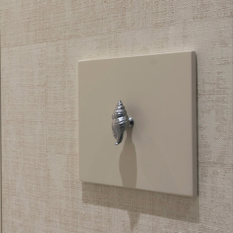 Oceano brass tritone sea shell knob