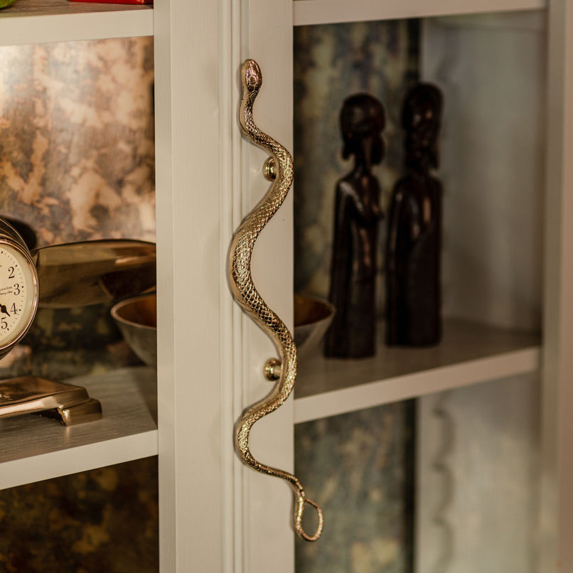 Fauna brass large snake knob