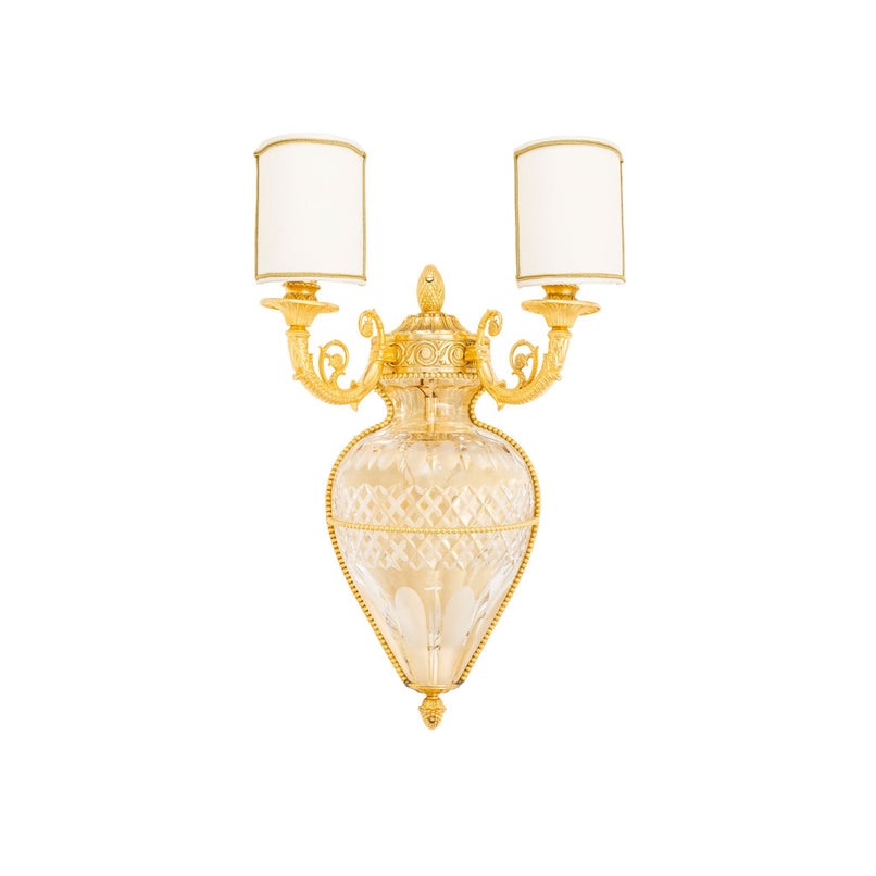 Classic sconce with hand grinded clear crystal