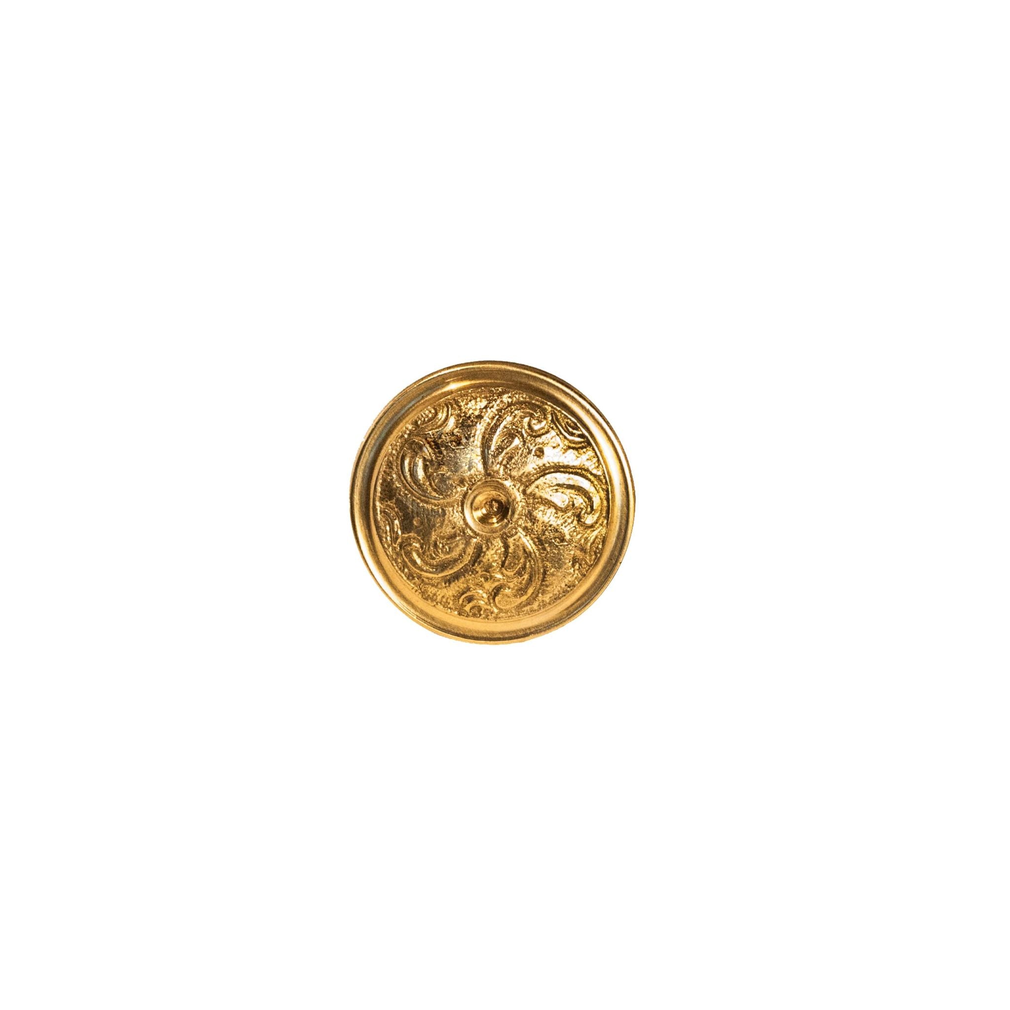 Novecento Amburgo Brass Knob: A circular brass knob featuring intricate decorations, perfect for adding timeless sophistication to your décor.