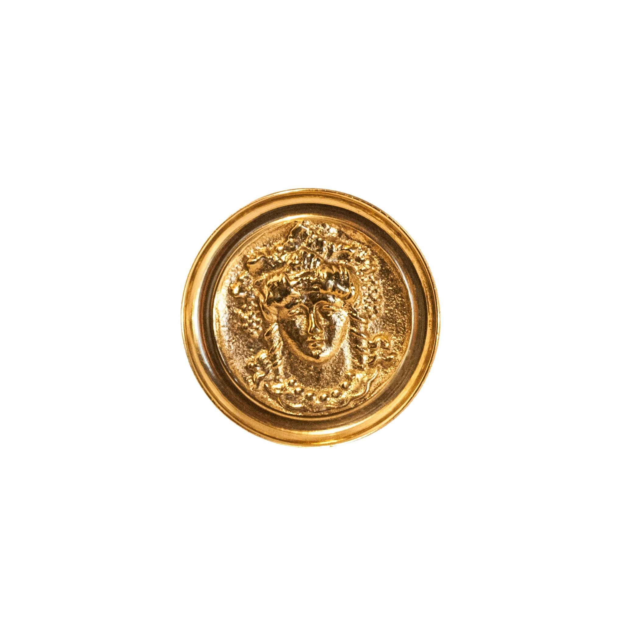 Novecento Liverpool Brass Knob: A circular brass knob featuring a beautifully engraved portrait of a woman's face, perfect for adding artistic elegance to your décor.