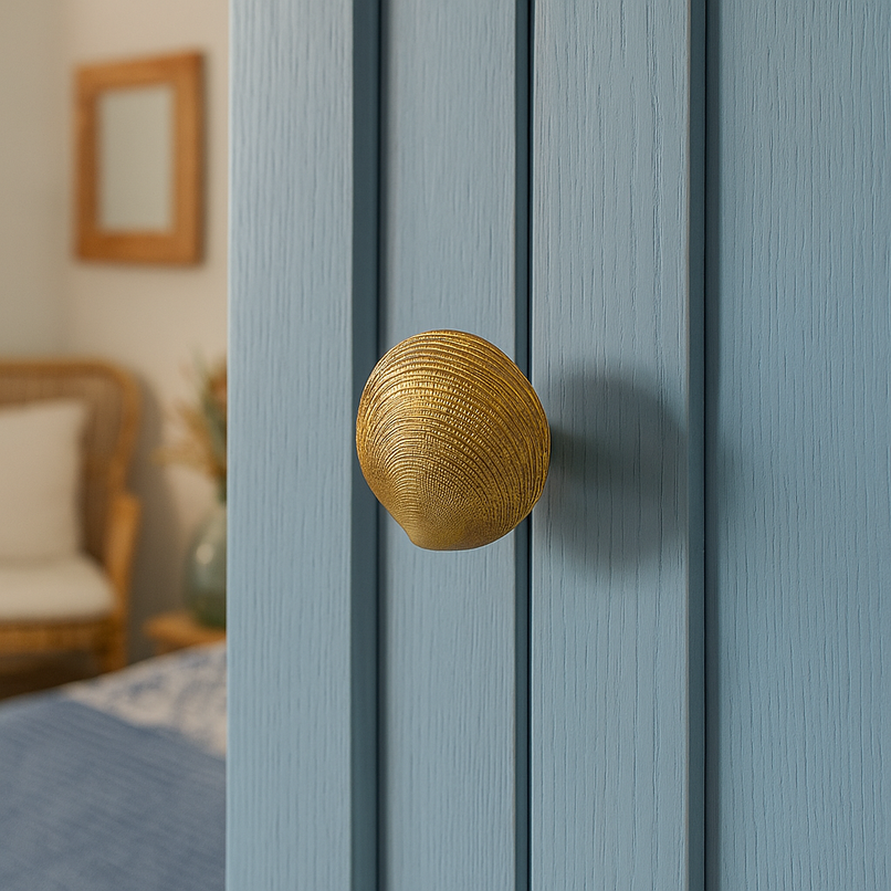 Oceano brass large seashell knob
