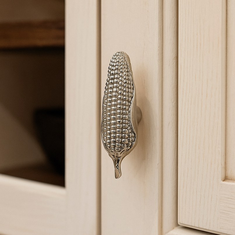 Orto brass detailed corn cob knob