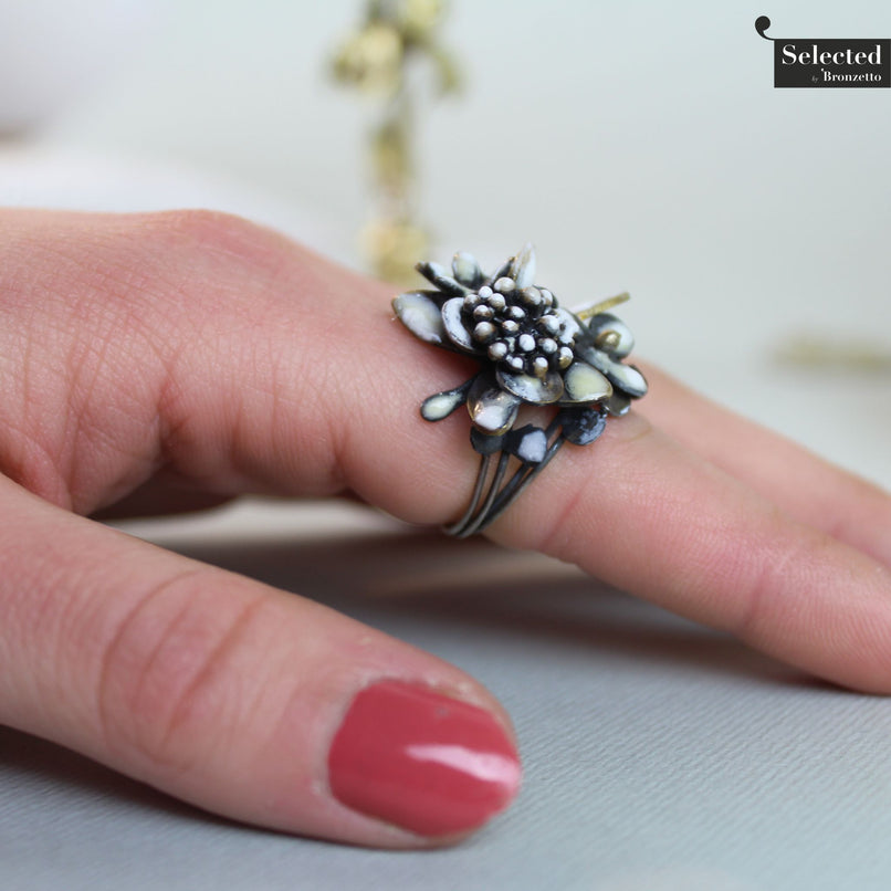 Poison Ivy bouquet brass ring by Fabian Crosta