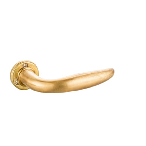 This door handle is crafted from solid brass with a smooth, sleek design. It has a polished surface, providing a warm metallic feel that’s comfortable to hold and easy to grip. The handle’s minimalist style adds a refined touch to any door, fitting beautifully in both traditional and contemporary spaces.