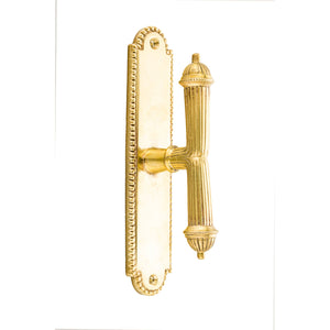 This double window handle is crafted from solid brass with a fluted design. It has a smooth, curved shape that fits comfortably in the hand, while the fluted texture provides a subtle grip. The brass material has a warm, classic feel, often associated with elegance and durability. Suitable for various interior styles, it is designed to be both functional and decorative, adding a refined touch to any window.