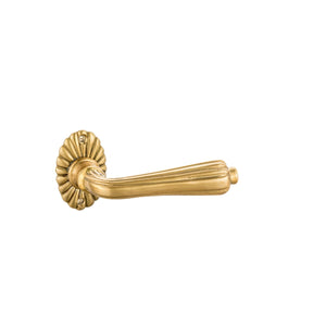 This medium-sized door handle is crafted from solid brass with a fluted, textured design. The handle is smoothly rounded, fitting comfortably in the hand, and the fluted grooves provide a subtle, tactile grip. The brass finish has a warm, classic quality, often linked with elegance and strength. It’s designed to be both functional and decorative, adding a refined touch to any door.