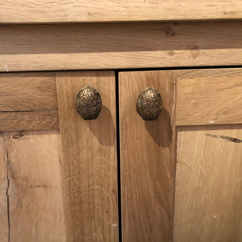 Chalet brass nutshell knob