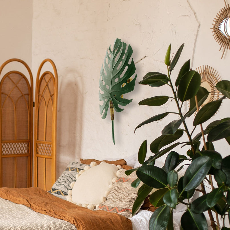 Hortus monstera leaf wall light