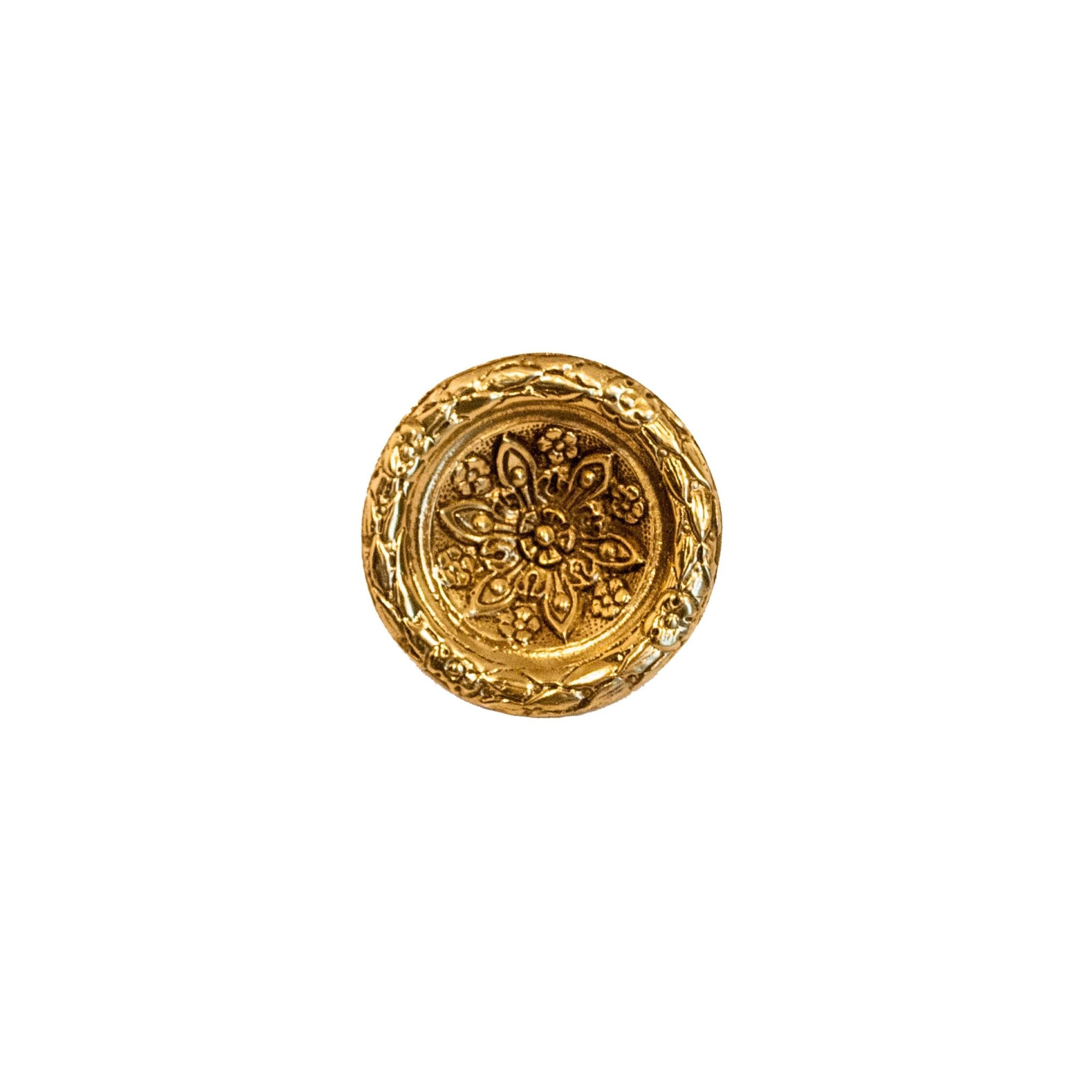 Novecento Helsinki Brass pomello: un pomello circolare in ottone con decorazioni intricate, perfetto per aggiungere un'eleganza sofisticata al vostro arredamento.