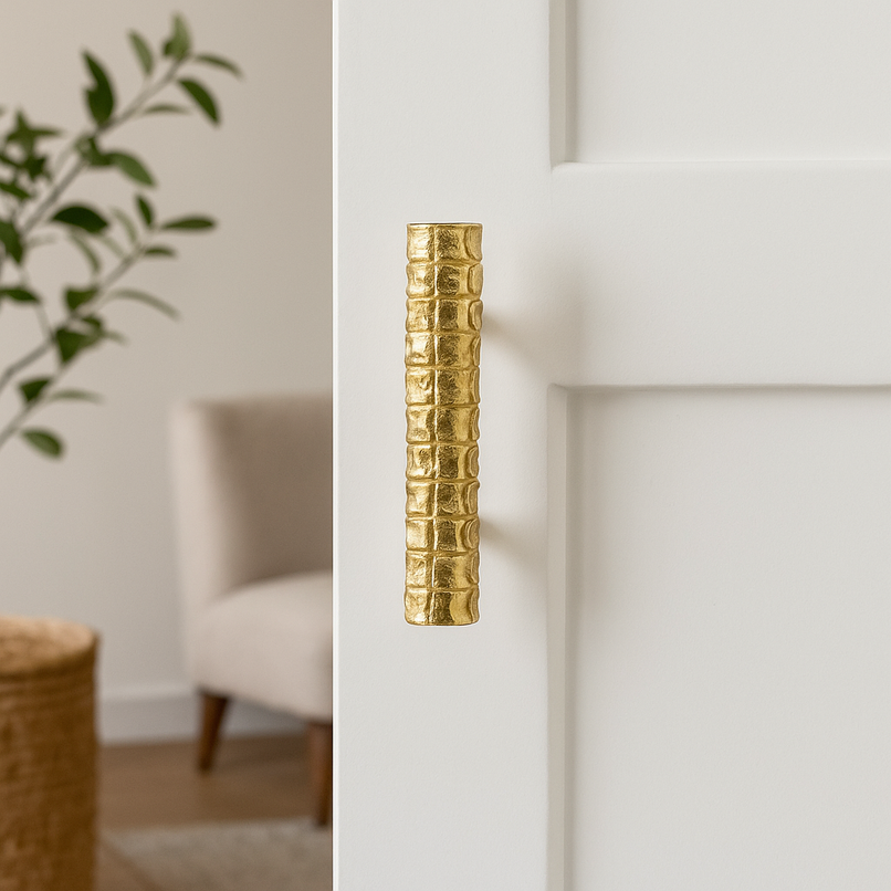 Contemporanea brass large decorated knob