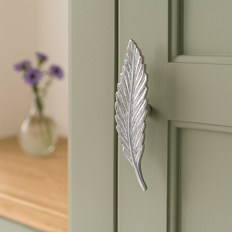 Flora brass feather knob