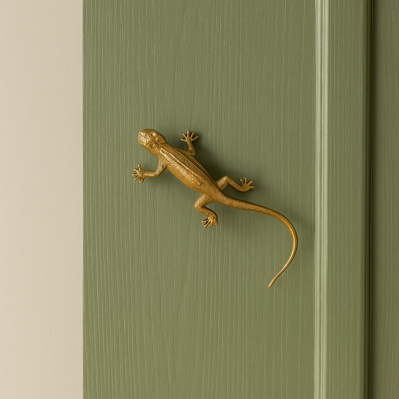 Fauna brass chameleon knob