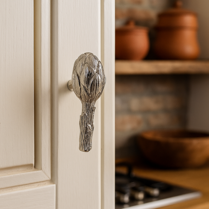Orto brass small artichoke knob