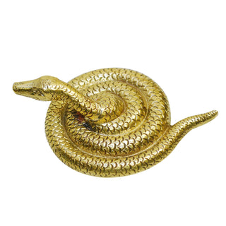 Immagine di un serpente a spirale in ottone pomello su uno sfondo neutro. pomello  ha un design intricato con spire dettagliate che aggiungono un senso di eleganza e carattere. Perfetto per valorizzare lo stile di armadi e cassetti con il suo fascino unico.