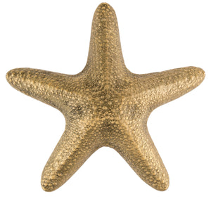 Primo piano di un grande pomello in ottone a forma di stella marina, caratterizzato da dettagli intricati e da una finitura lucida, perfetto per aggiungere un tocco costiero ad armadi, cassetti e porte.