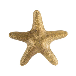 Primo piano di una piccola stella marina pomello a forma di stella marina, con dettagli intricati e finitura lucida, perfetta per arricchire armadi, cassetti e porte con un tocco di eleganza costiera.